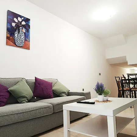 Cuscio House 2 *